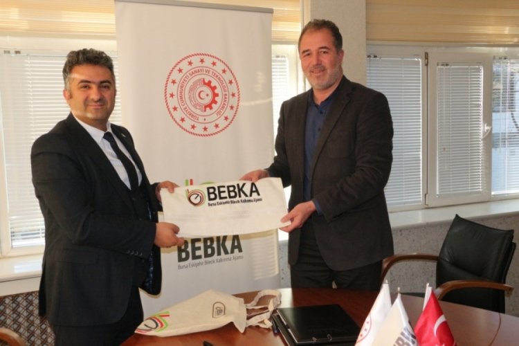 &Uuml;nl&uuml; ekonomistten Omicron varyantı yorumu: Dolarda aşağı y&ouml;nl&uuml; seyir g&ouml;rebiliriz