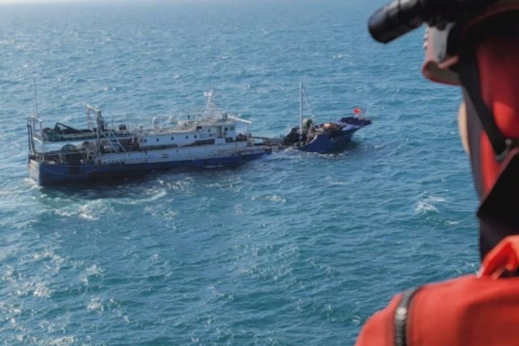 &Ccedil;in'e ait balık&ccedil;ı gemisi G&uuml;ney Kore a&ccedil;ıklarında kayalıklara &ccedil;arptı