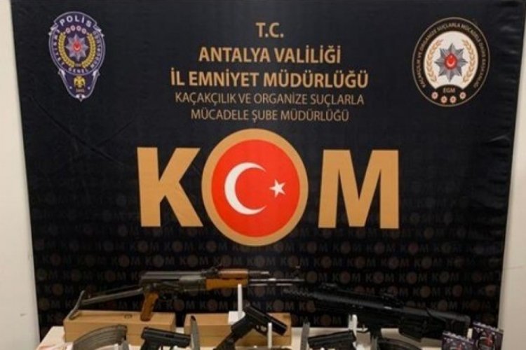 Antalya'da yasadışı silah ticareti operasyonu: 4 g&ouml;zaltı