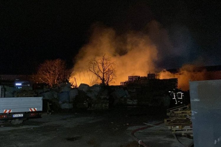 Bursa'da geri d&ouml;n&uuml;ş&uuml;m fabrikasında korkutan yangın