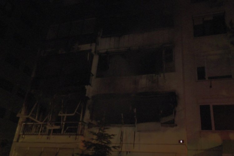 İstanbul'da 10 katlı apartmanda yangın &ccedil;ıktı