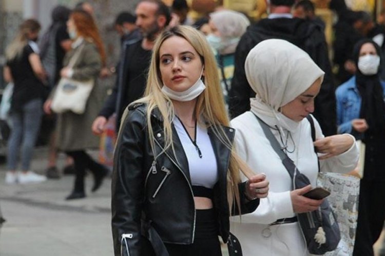 Profers&ouml;r aşı &ccedil;ağrısında bulundu: "Vir&uuml;s, mutasyon ge&ccedil;iriyor ve 3.doz aşı gerekli"
