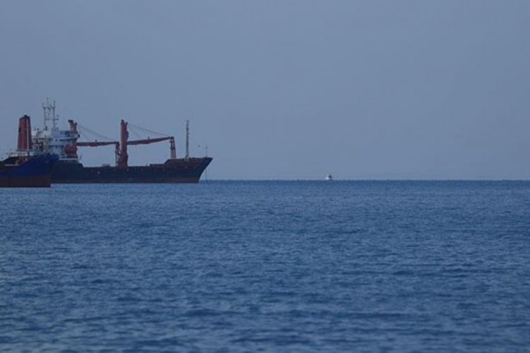 İskenderun K&ouml;rfezi'nde gemiden dinamit y&uuml;kl&uuml; konteyner d&uuml;şt&uuml;