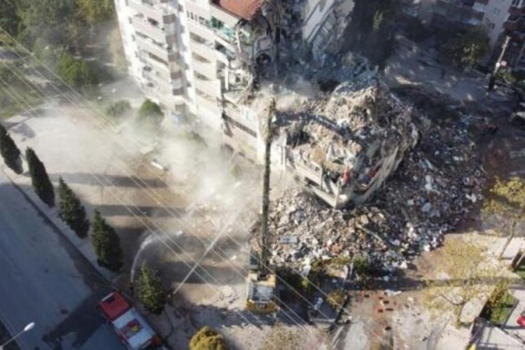 İzmir'de yıkılan Cumhuriyet Sitesi davası sanıkları i&ccedil;in hapis istemi