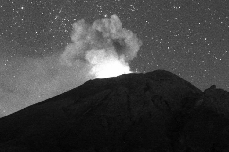 Meksika'daki Popocatepetl Yanardağı'nda patlamalar devam ediyor