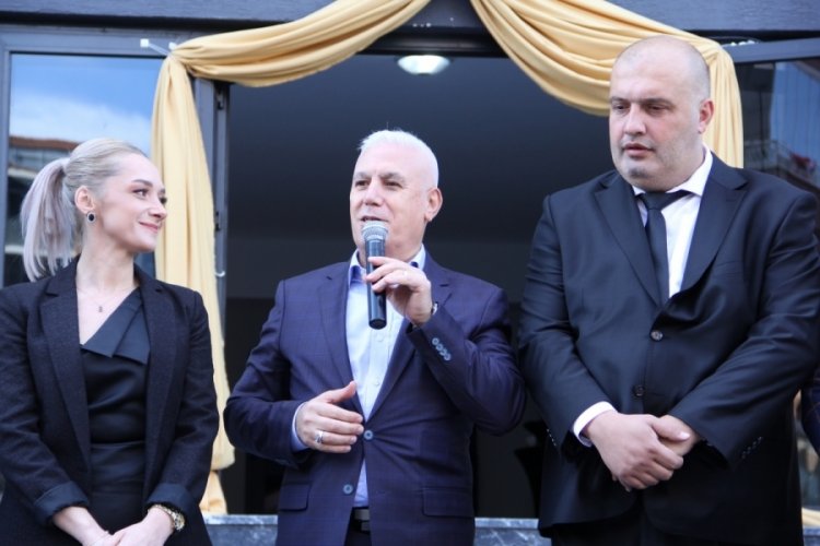 Zeynep T&uuml;lay Beauty'ye g&ouml;rkemli a&ccedil;ılış