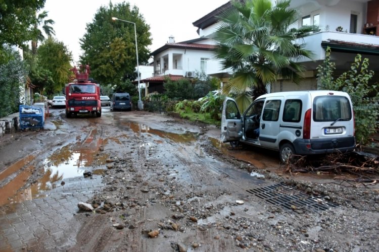 Marmaris'te selin zararı g&uuml;n ağarınca ortaya &ccedil;ıktı