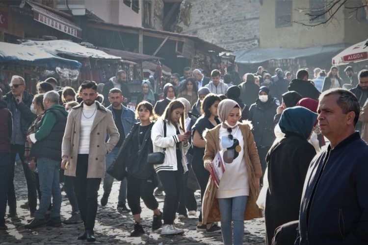 Bursa'daki 700 yıllık Osmanlı k&ouml;y&uuml;ne ziyaret&ccedil;i akını