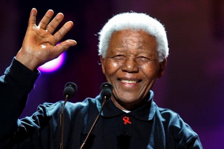 İlk siyahi devlet başkanı Nelson Mandela'nın &ouml;l&uuml;m&uuml;n&uuml;n &uuml;zerinden 8 yıl ge&ccedil;ti