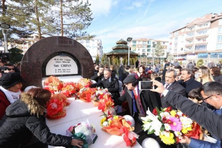 İlk kadın milletvekillerinden Satıkadın mezarı başında anıldı