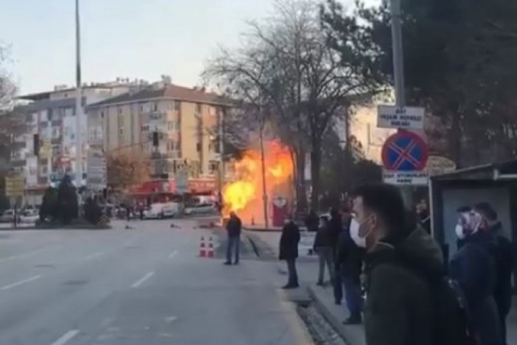 Ankara'da patlayan doğal gaz borusu alev aldı