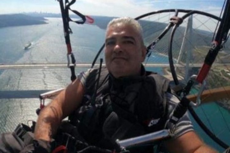 İstanbul'da tekneye &ccedil;akılan paramotorun pilotu hayatını kaybetti