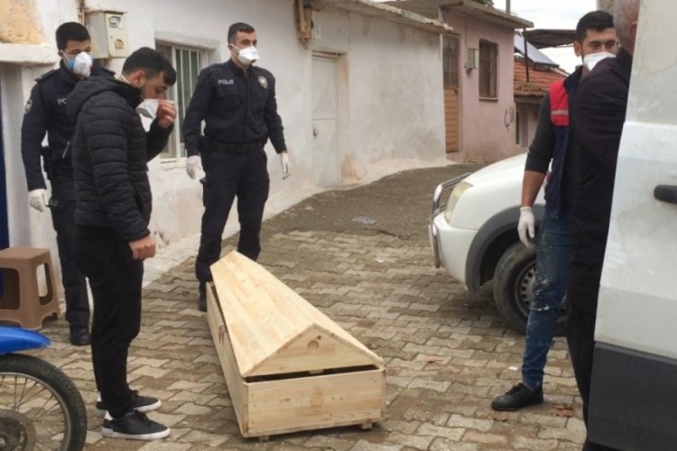 Yalnız yaşayan yaşlı adam evinde &ouml;l&uuml; bulundu