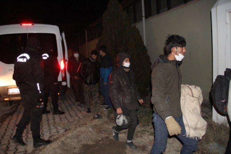 Erzincan'da 56 ka&ccedil;ak g&ouml;&ccedil;men yakalandı