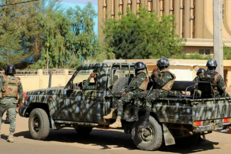 Nijer'de G5 Sahel G&uuml;c&uuml; karargahına saldırı: 108 &ouml;l&uuml;