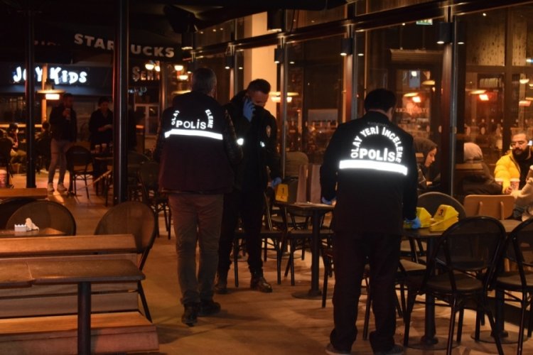Gen&ccedil;lerin 'kız' kavgası kanlı bitti: 3 yaralı