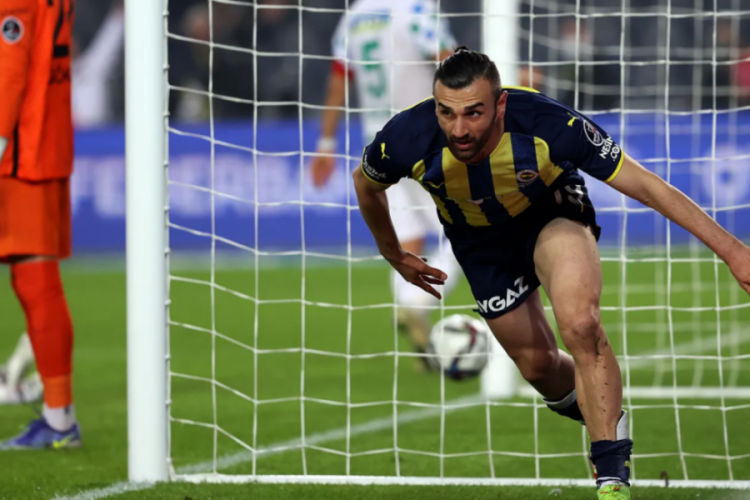 Fenerbah&ccedil;e, Rizespor'a patladı... Serdar Dursun şov