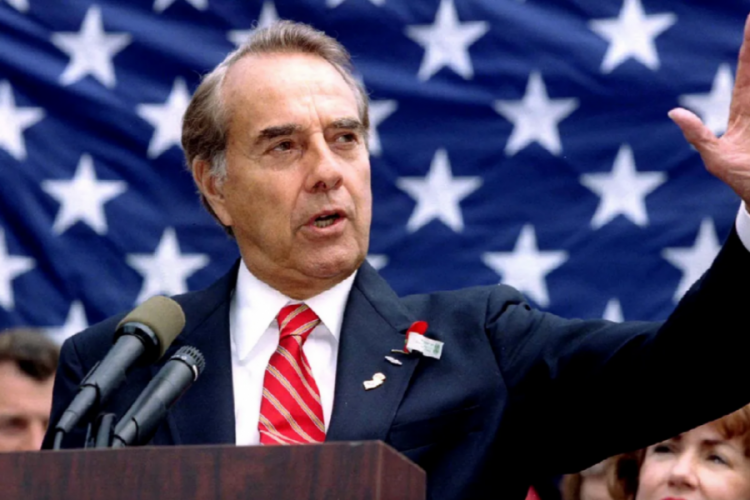 ABD Başkanlığı'nı Bill Clinton'a kaptıran Bob Dole hayatını kaybetti