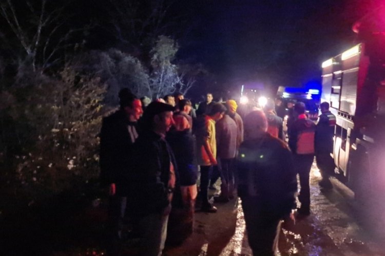 Otomobil 150 metrelik şarampole yuvarlandı: 1 &ouml;l&uuml;