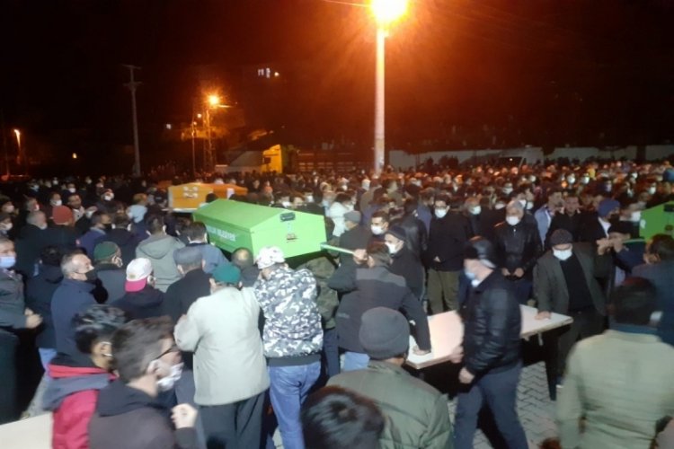 Burdur'daki kazada hayatını kaybeden 4 kişi toprağa verildi