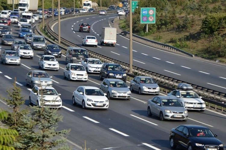 İstanbul'da haftanın ilk iş g&uuml;n&uuml; trafik yoğunluğu yaşanıyor