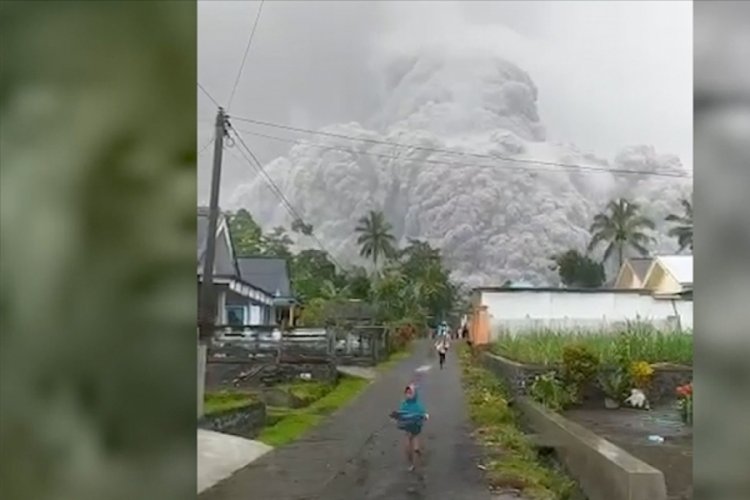 Semeru Yanardağı'nda patlama
