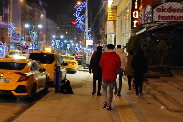 Van'da 4.9 b&uuml;y&uuml;kl&uuml;ğ&uuml;ndeki depremin ardından art&ccedil;ı sarsıntılar