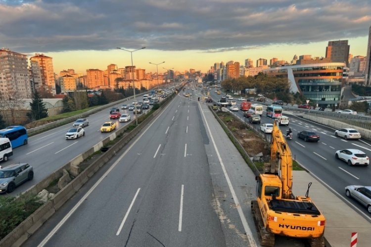 İstanbul Ataşehir D-100 Karayolu'nda 30 g&uuml;n s&uuml;recek yol &ccedil;alışması başladı