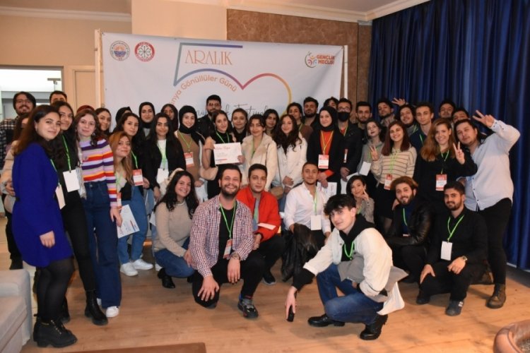 Bursa'da gen&ccedil;ler "G&ouml;n&uuml;ll&uuml;ler Festivali"nde buluştu