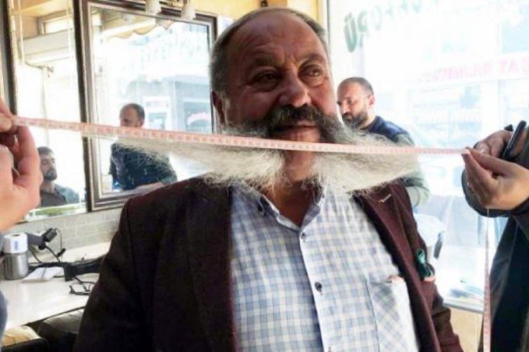 18 yıldır kesmiyor! Bıyığının bakımı i&ccedil;in aylık bin 500 lira harcıyor