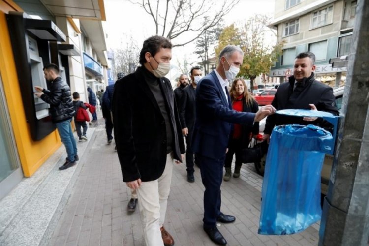 Bursa'da şehrin ana arterleri hijyenik ve temassız atık kovalarıyla donatılıyor