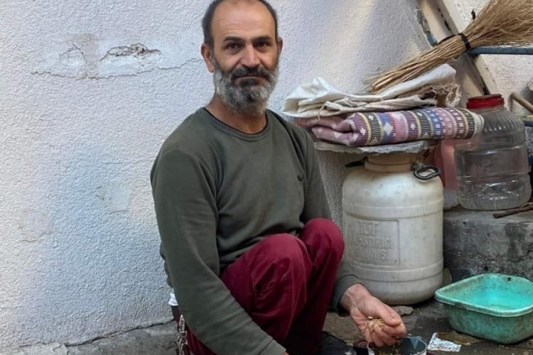 Engellinin motosikletini &ccedil;alan hırsızlar yakalandı