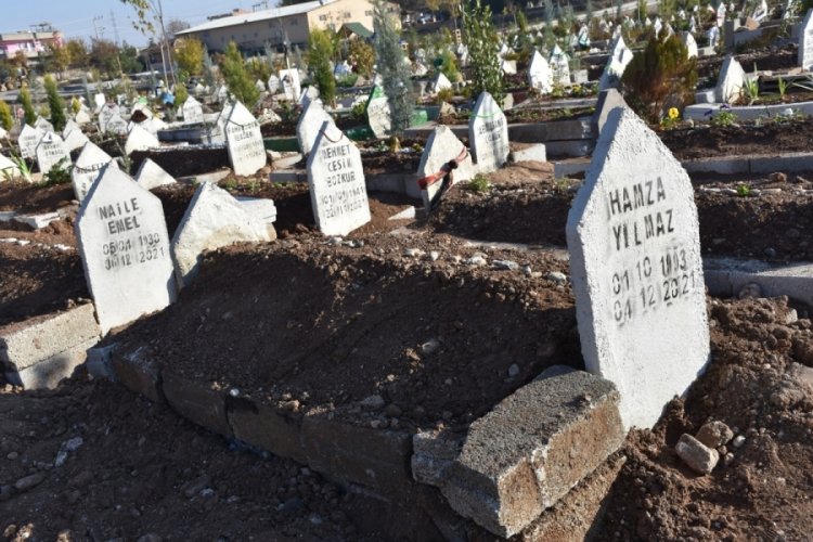 Antalya'da denizde &ouml;l&uuml; bulunan Hamza &ouml;ğretmen toprağa verildi