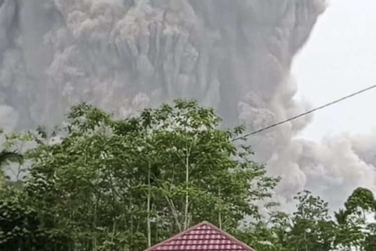 Semeru Yanardağı'ndaki patlamada can kaybı 22'ye y&uuml;kseldi