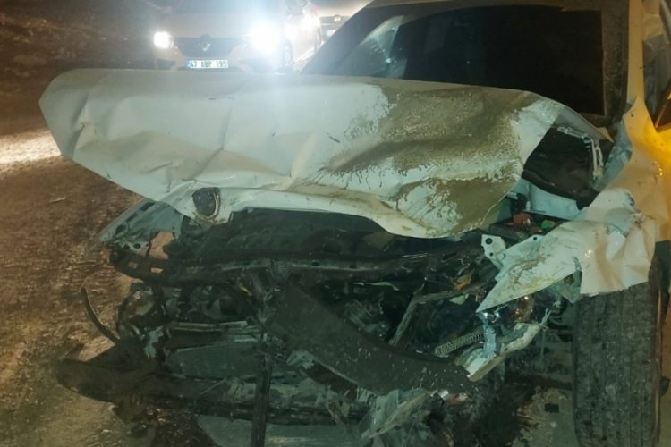Şanlıurfa'da iki otomobil &ccedil;arpıştı: 5 yaralı