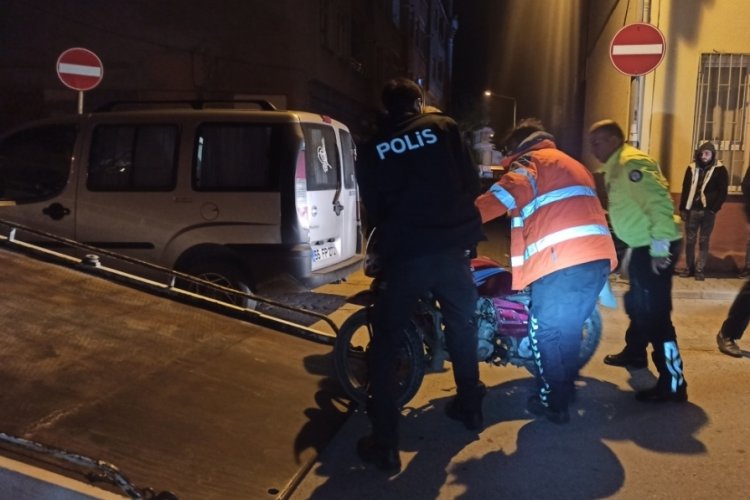 Hafif ticari ara&ccedil;la motosiklet &ccedil;arpıştı: 1 yaralı