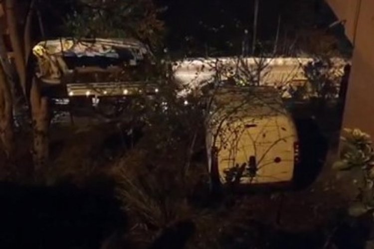 Yoldan &ccedil;ıkan hafif ticari ara&ccedil; bah&ccedil;eye u&ccedil;tu