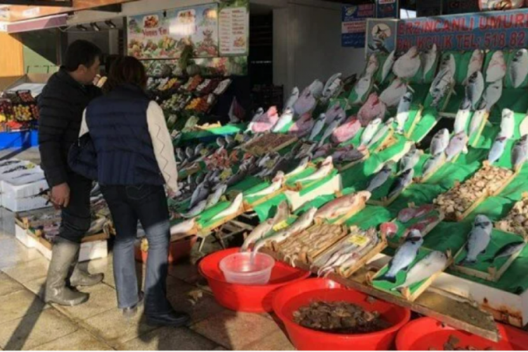 Lodos tezgahları da vurdu! En ucuz balık istavrit