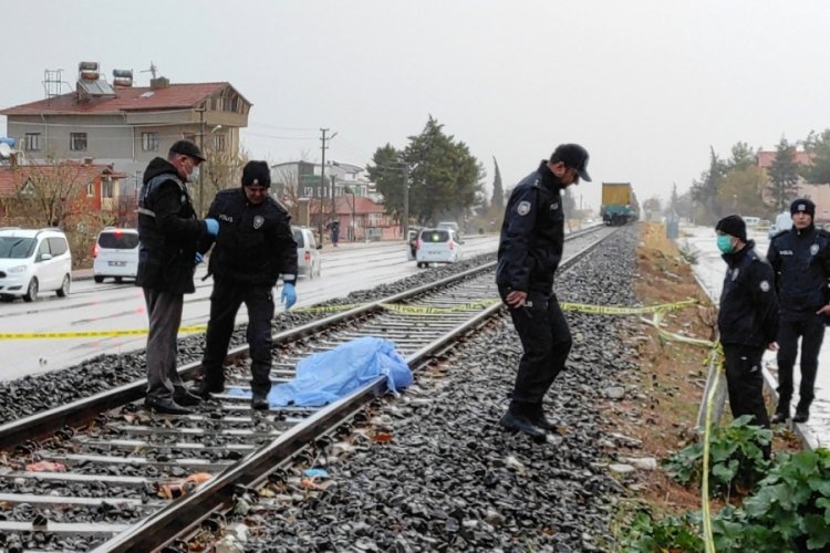 Burdur'da &ccedil;ocuğunu okula bırakıp d&ouml;nerken trenin &ccedil;arptığı Serpil &ouml;ld&uuml;