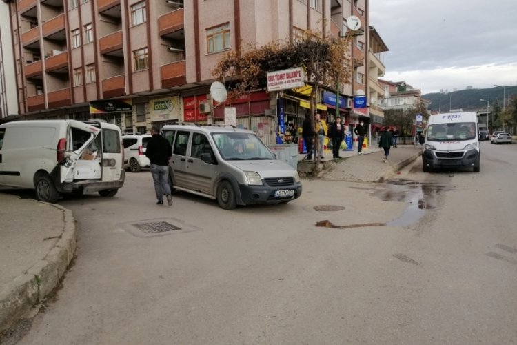 Terlikle kullandığı minib&uuml;s&uuml;n frenine basamayınca dehşet sa&ccedil;tı