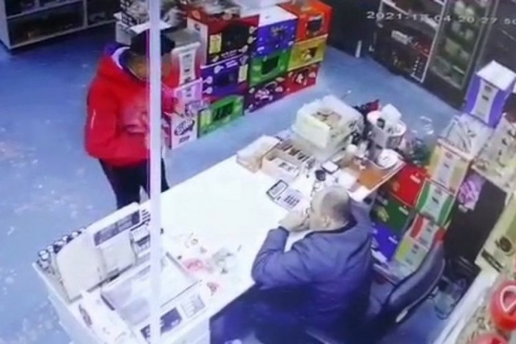 Arnavutk&ouml;y'de "Birini arayabilir miyim?" dedi telefonu aldı, bir daha geri gelmedi
