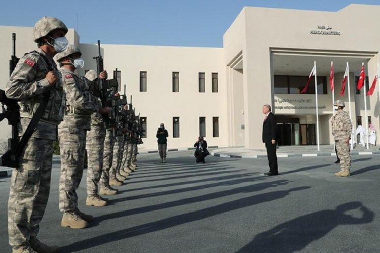 Cumhurbaşkanı Erdoğan Katar'da T&uuml;rk askeriyle buluştu