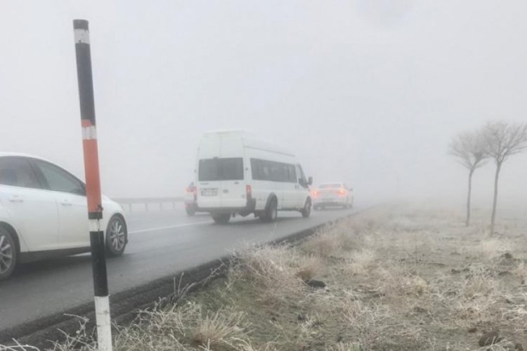 Yoğun sis ve buzlanma kazalara neden oldu