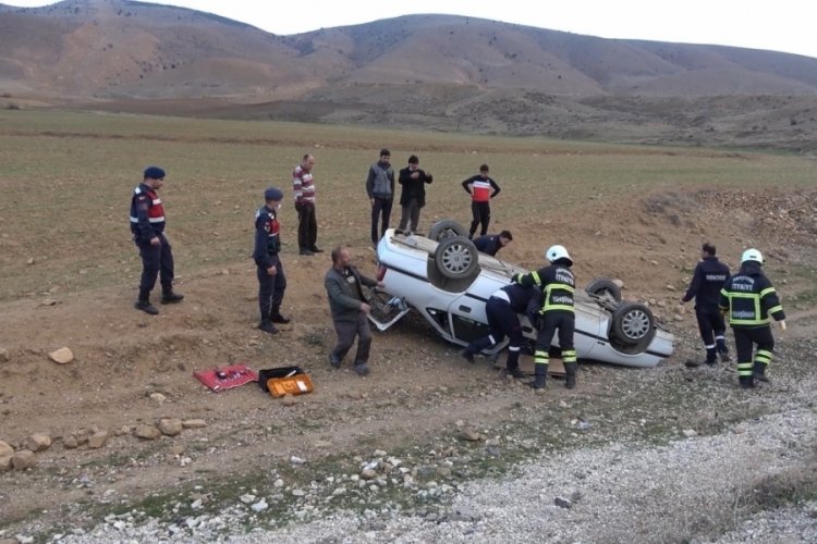 Virajı alamayan otomobil takla attı: 2 yaralı