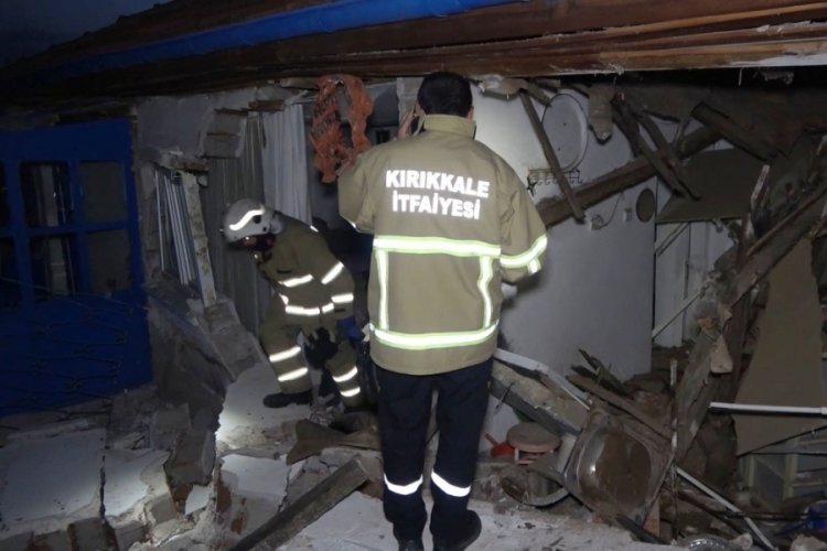 T&uuml;p bomba gibi patladı, ev harabeye d&ouml;nd&uuml;