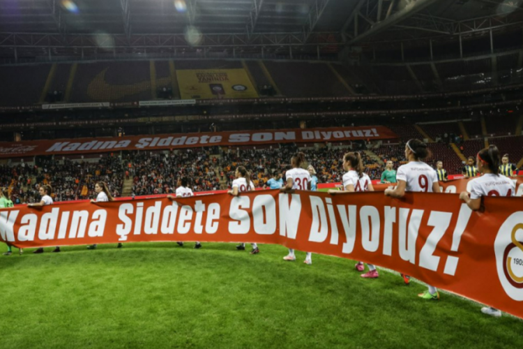 Kadın futbolunda ilk derbiyi Fenerbah&ccedil;e kazandı: 7-0