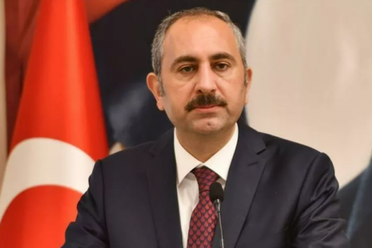 Bakan G&uuml;l: Kadınlara şiddetin karşısında olmaya devam edeceğiz