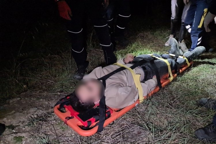 Alkol komasına giren gen&ccedil;, kendisini taşıyan ekiplerden defalarca &ouml;z&uuml;r diledi