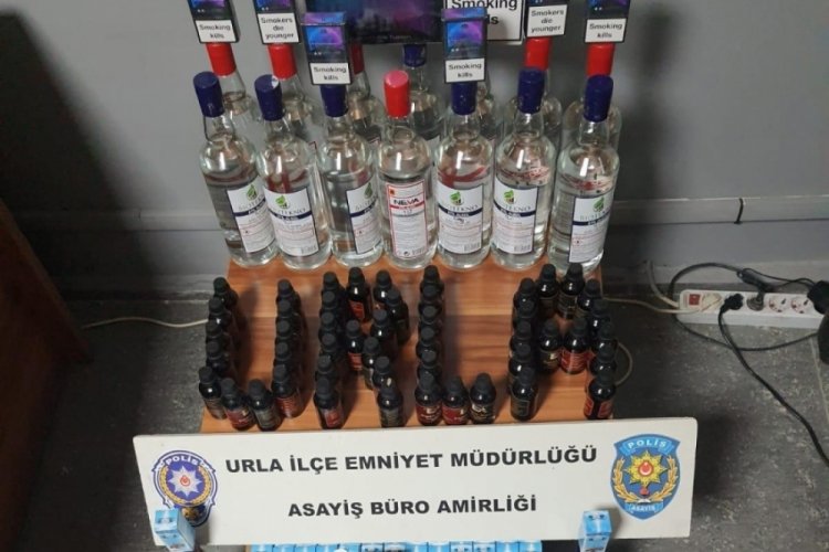 İzmir'de ka&ccedil;ak i&ccedil;ki ve sigara satışı yapan markete polis baskını