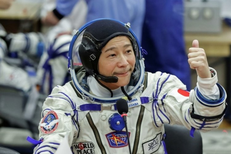 Milyarder Yusaku Maezawa'nın uzay yolculuğu başladı